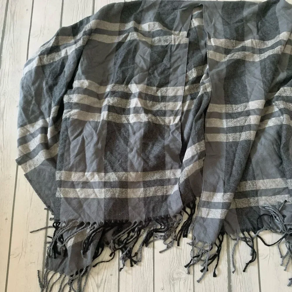 Sizzu gray plaid poncho with fringe